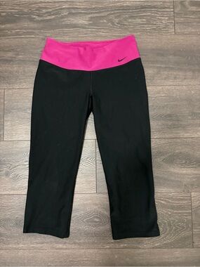 Nike Dri Fit Womens Yoga Work Out Athletic Capri Leggings